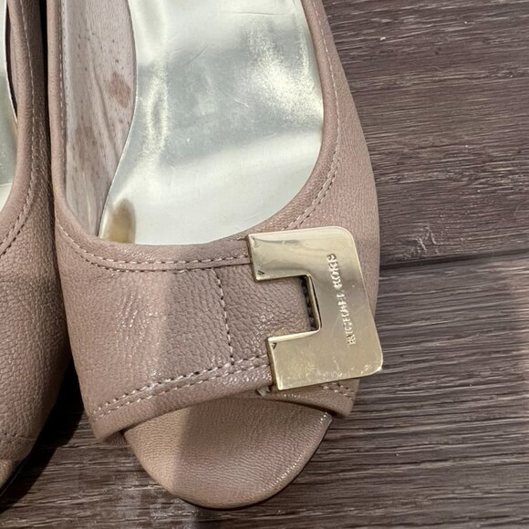 Michael Kors Beverly Demi-Wedge Leather Peep Toe Shoe Womens Sz 8, Nude, Gold - Picture 3 of 13